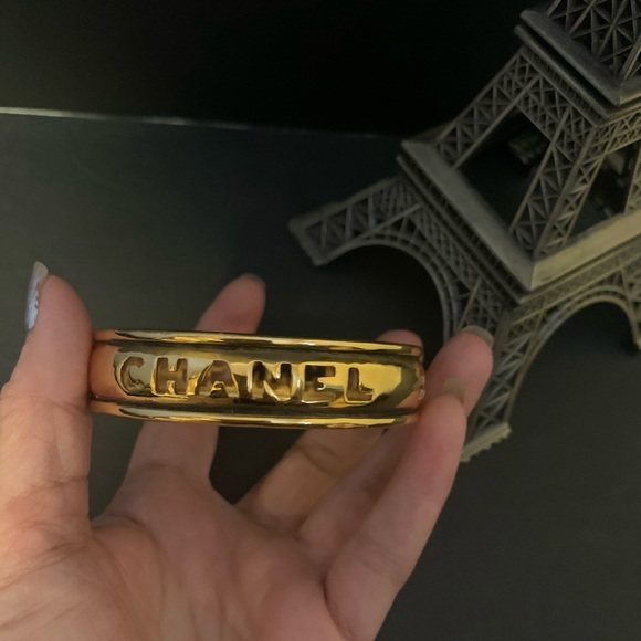Chanel vintage Paris bangle bracelet one piece - Picture 4 of 6